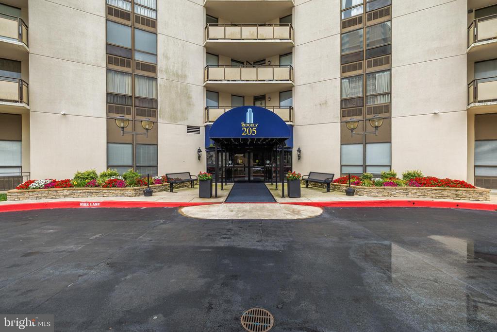 205 E JOPPA ROAD Unit: 1908