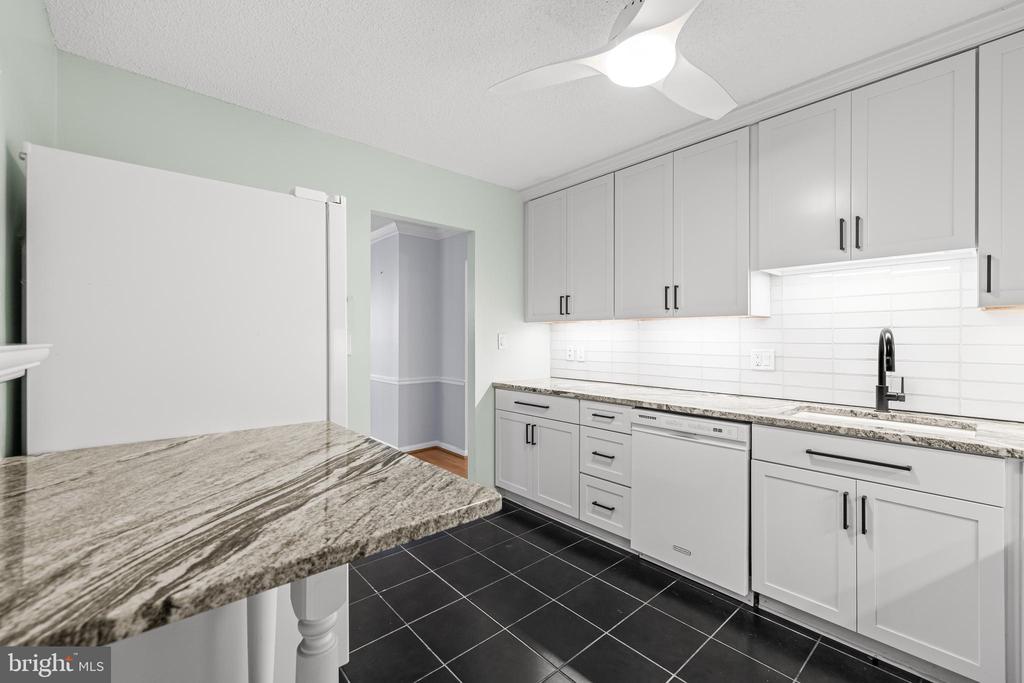 205 E JOPPA ROAD Unit: 1908