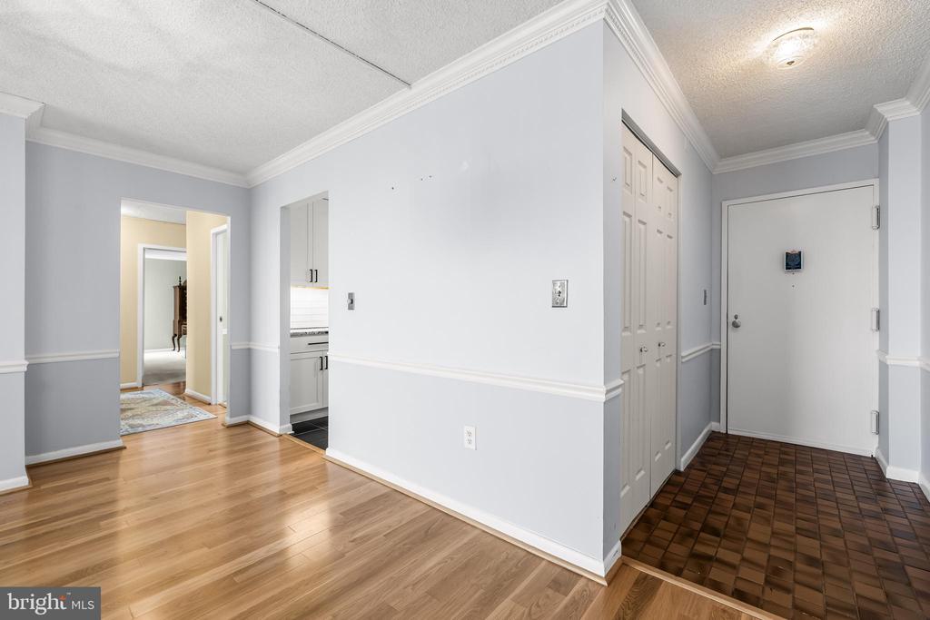 205 E JOPPA ROAD Unit: 1908