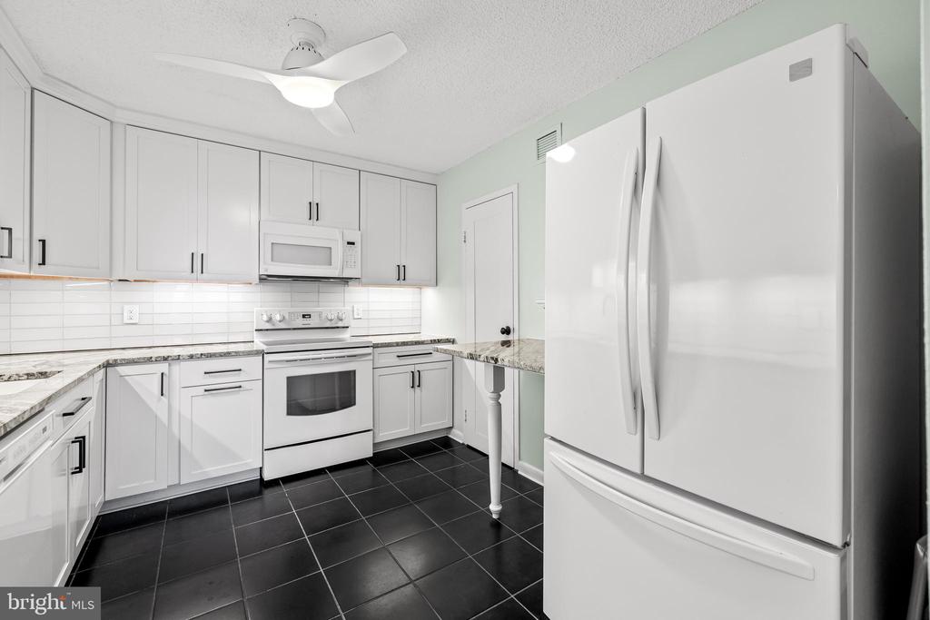 205 E JOPPA ROAD Unit: 1908