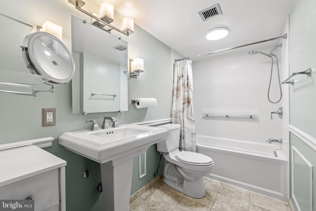 205 E JOPPA ROAD Unit: 1908
