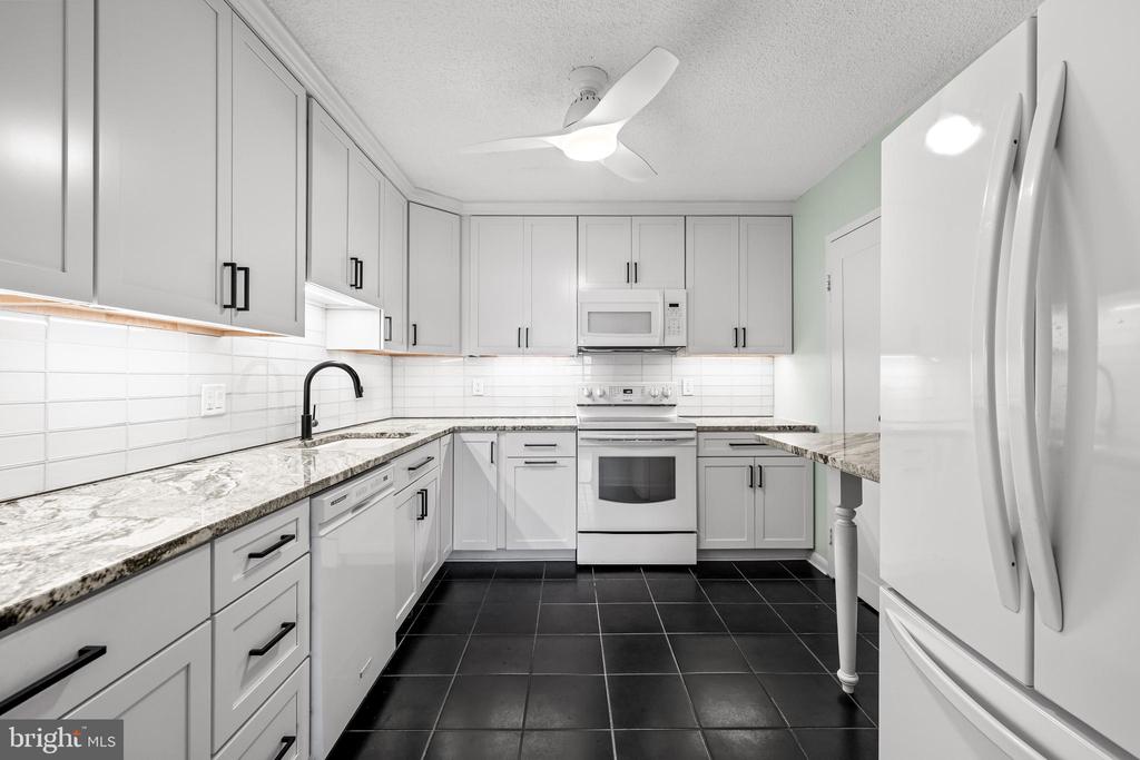 205 E JOPPA ROAD Unit: 1908