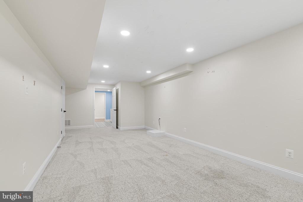 1210 MAPLE LEAF COURT