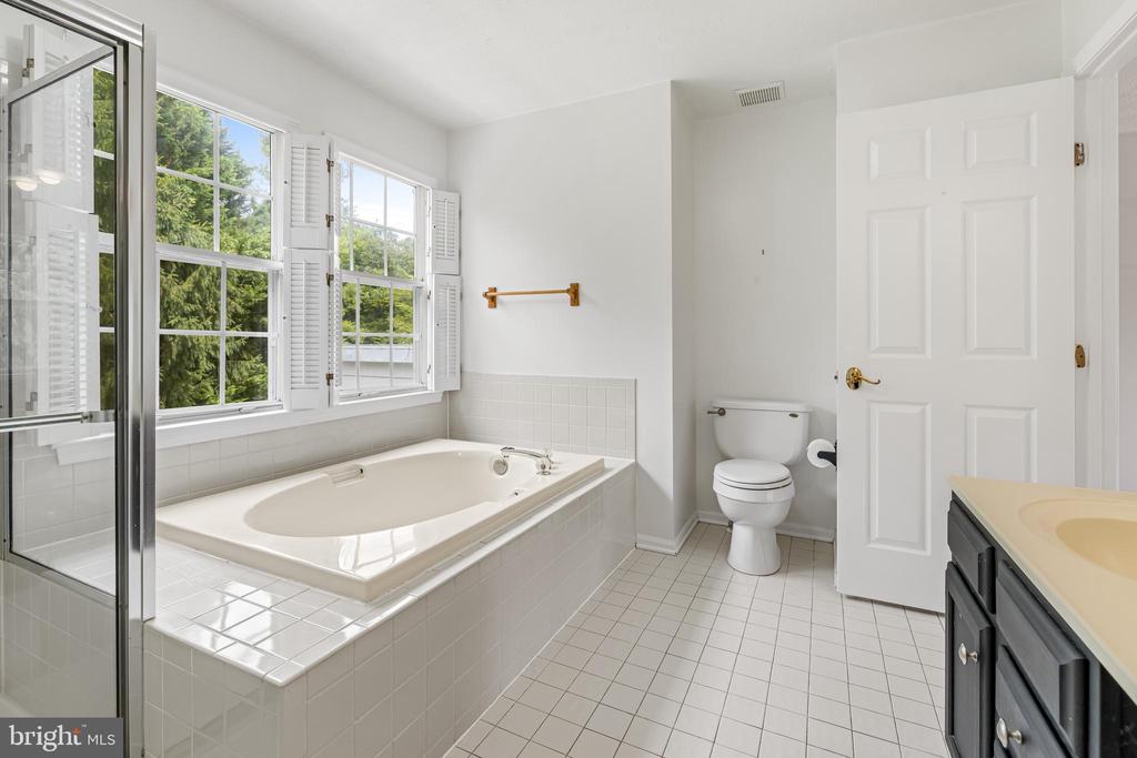 1210 MAPLE LEAF COURT