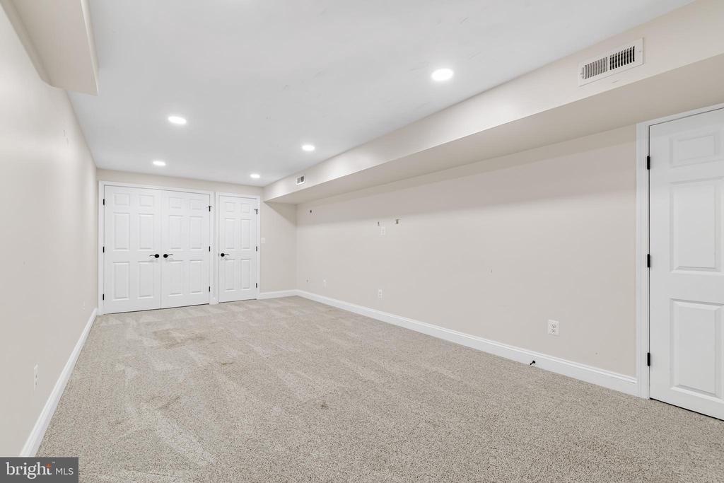 1210 MAPLE LEAF COURT