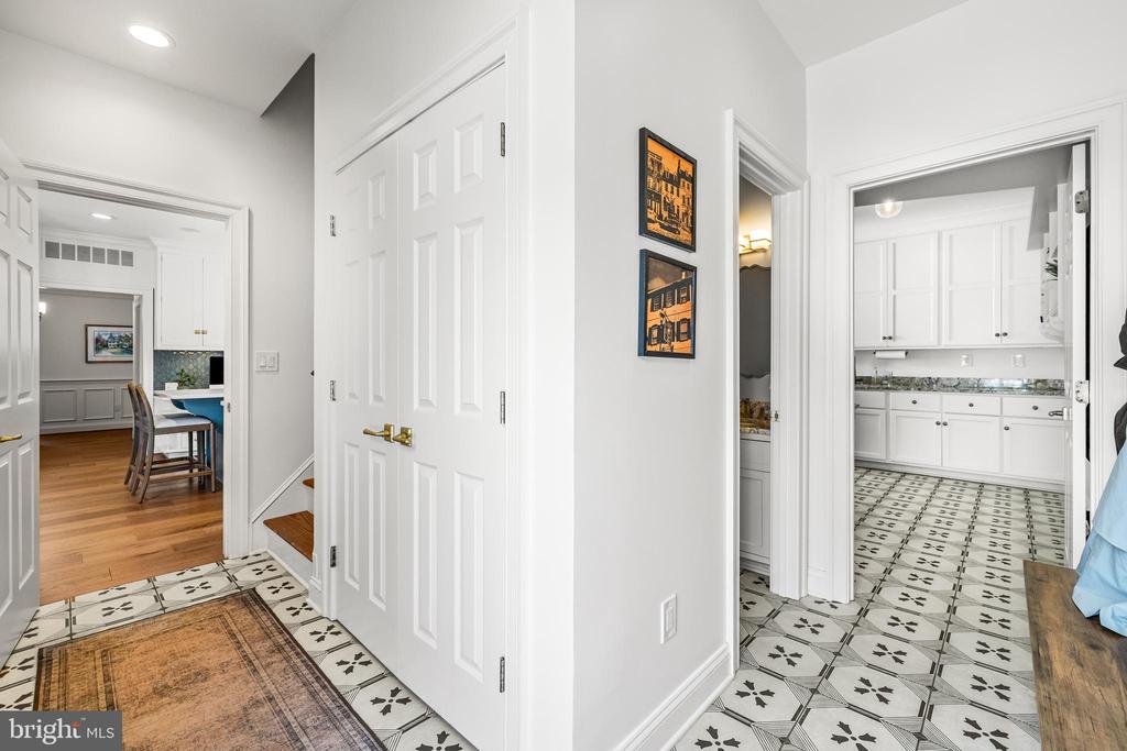 1506 PHOENIX ROAD W