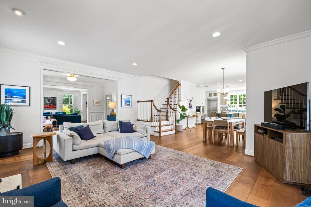 1506 PHOENIX ROAD W