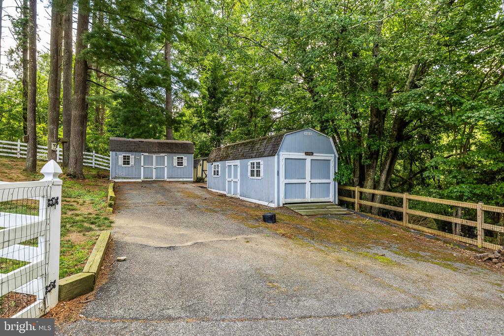 1506 PHOENIX ROAD W