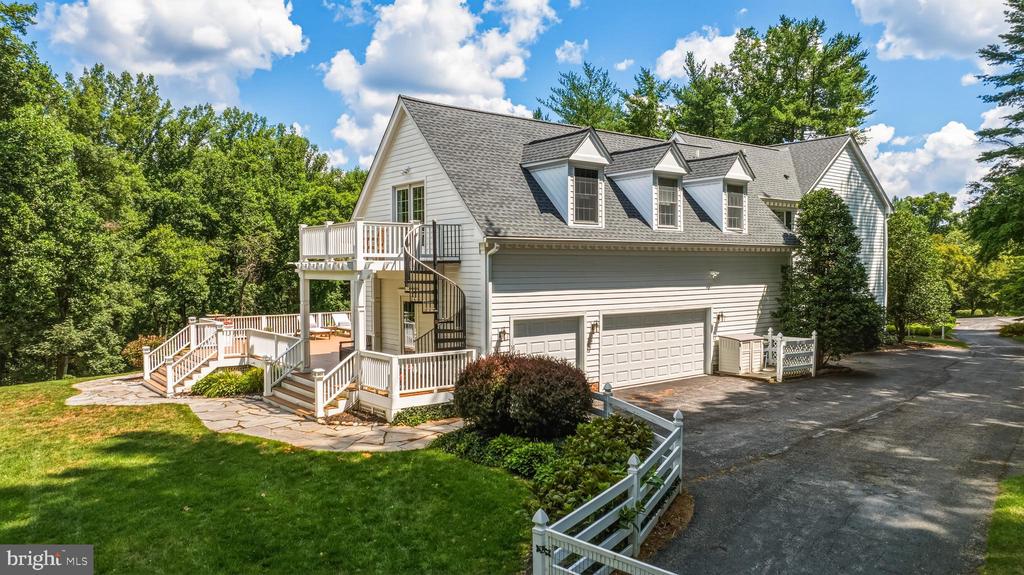 1506 PHOENIX ROAD W
