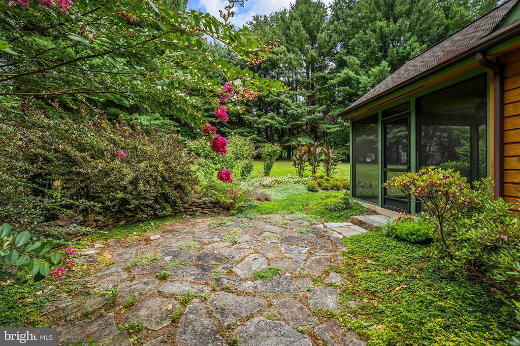 4 TURNER WOOD COURT