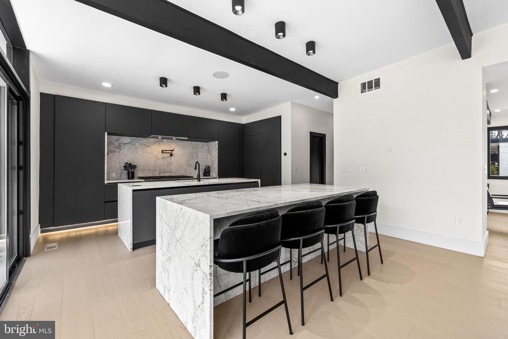 3602 BARBERRY COURT