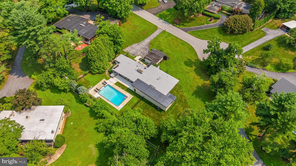 3602 BARBERRY COURT