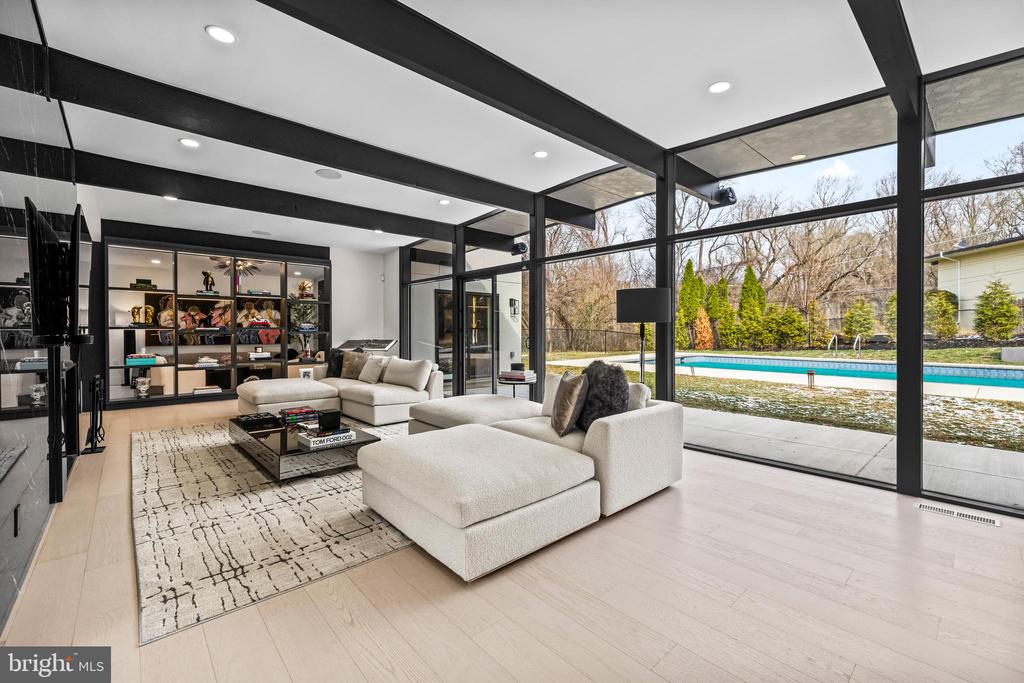 3602 BARBERRY COURT