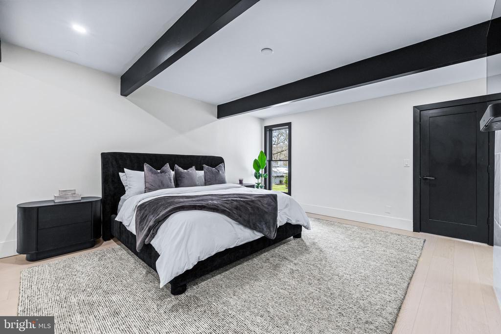 3602 BARBERRY COURT