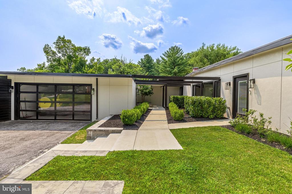 3602 BARBERRY COURT