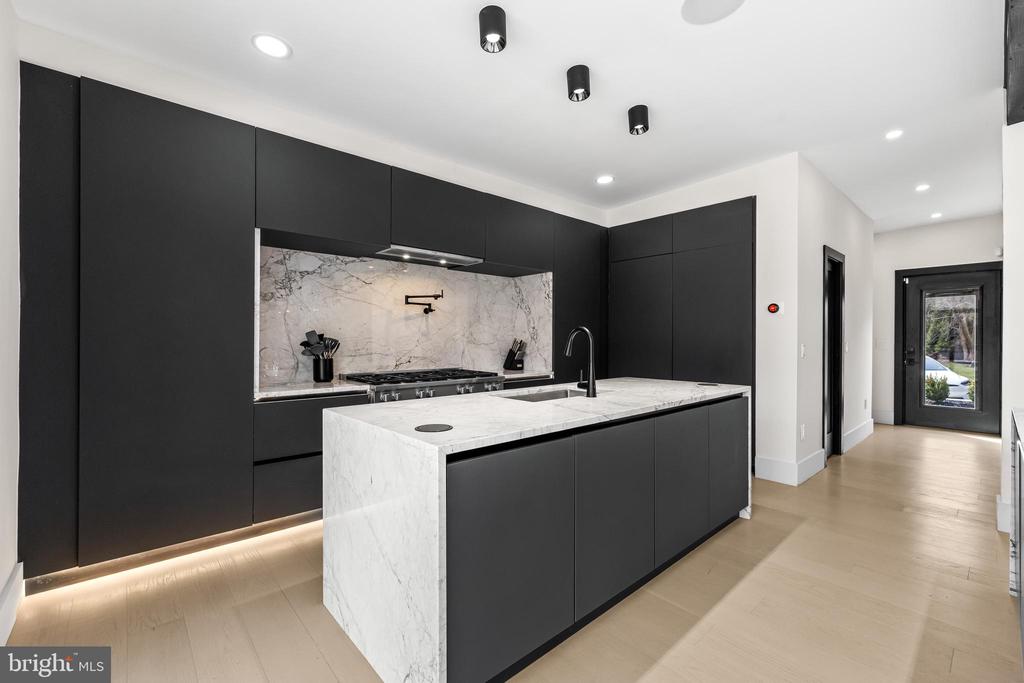 3602 BARBERRY COURT