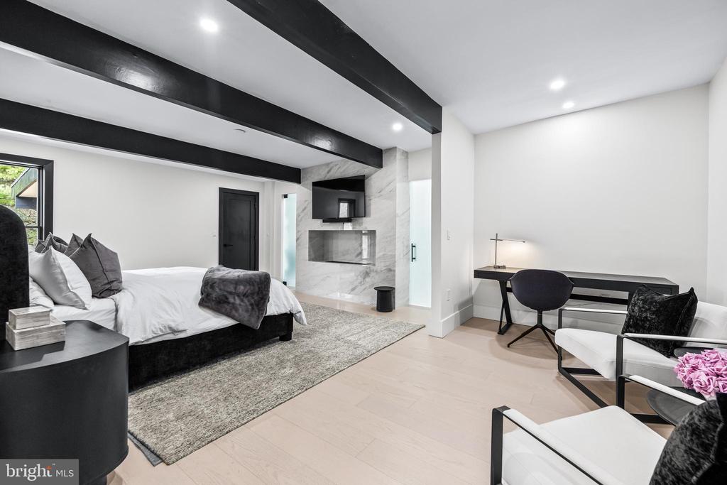 3602 BARBERRY COURT