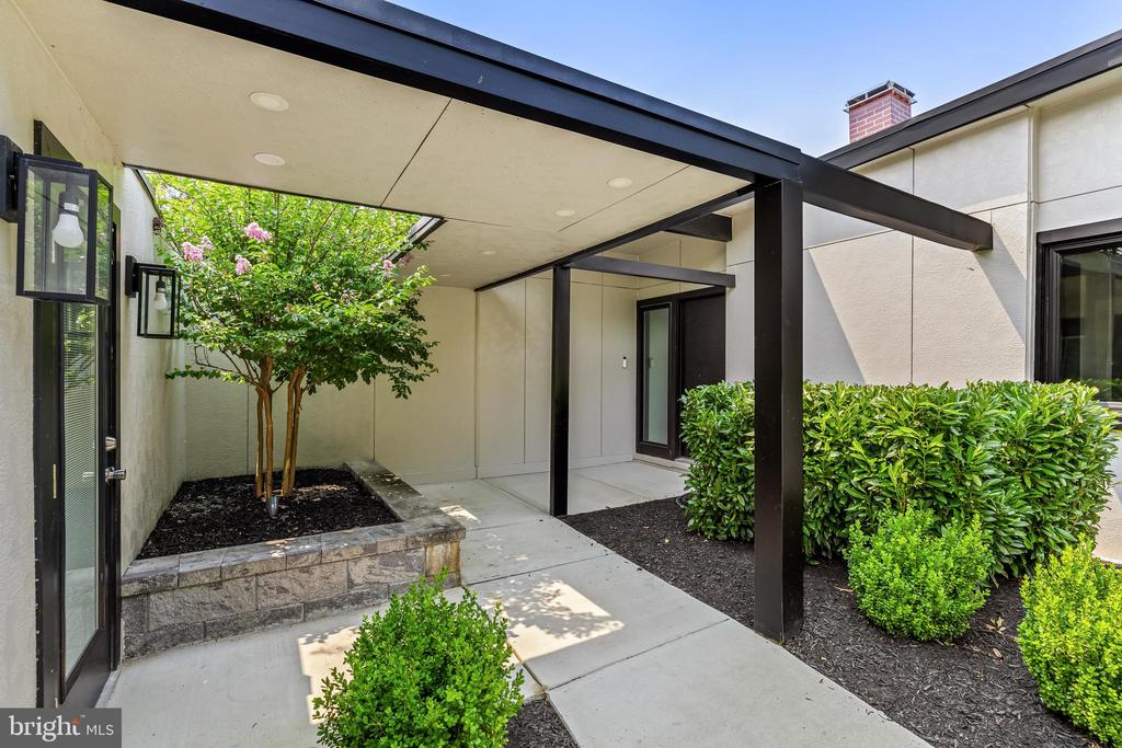 3602 BARBERRY COURT