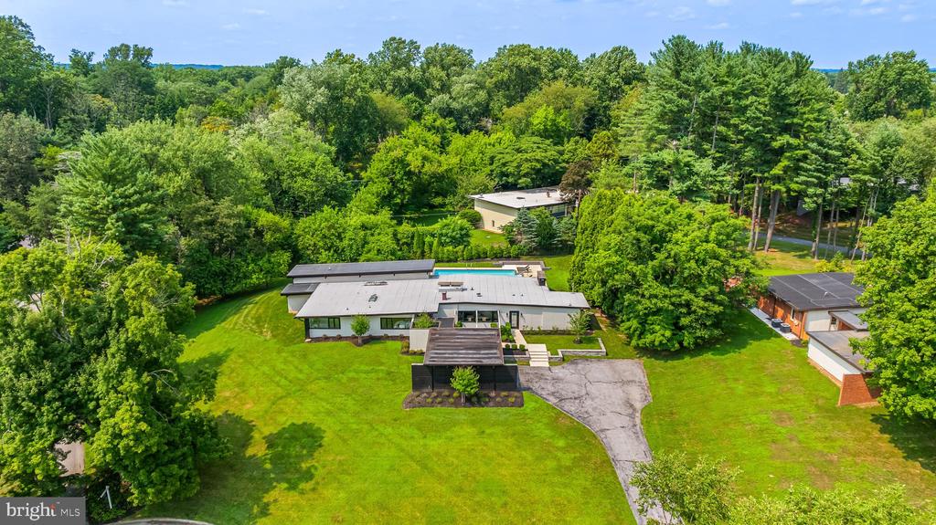 3602 BARBERRY COURT
