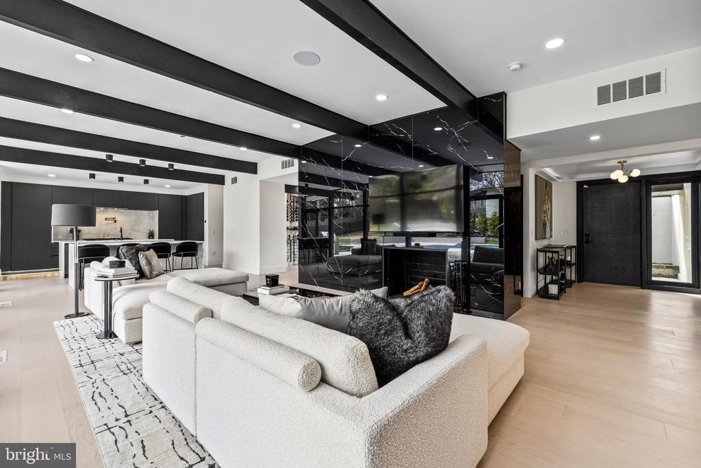 3602 BARBERRY COURT