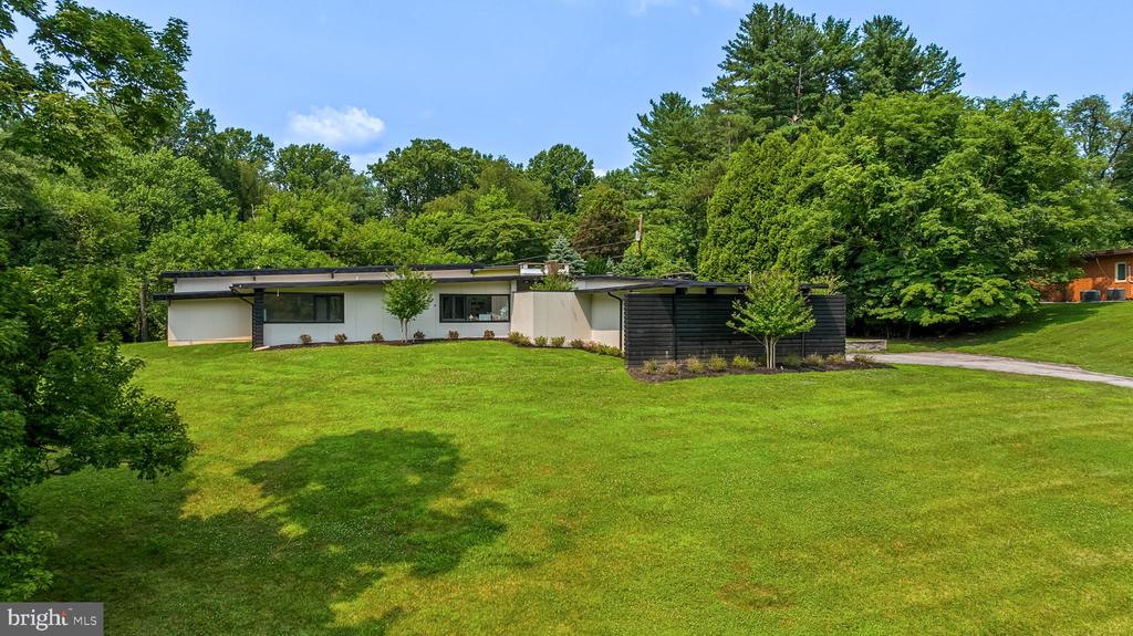 3602 BARBERRY COURT