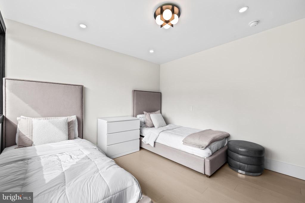 3602 BARBERRY COURT