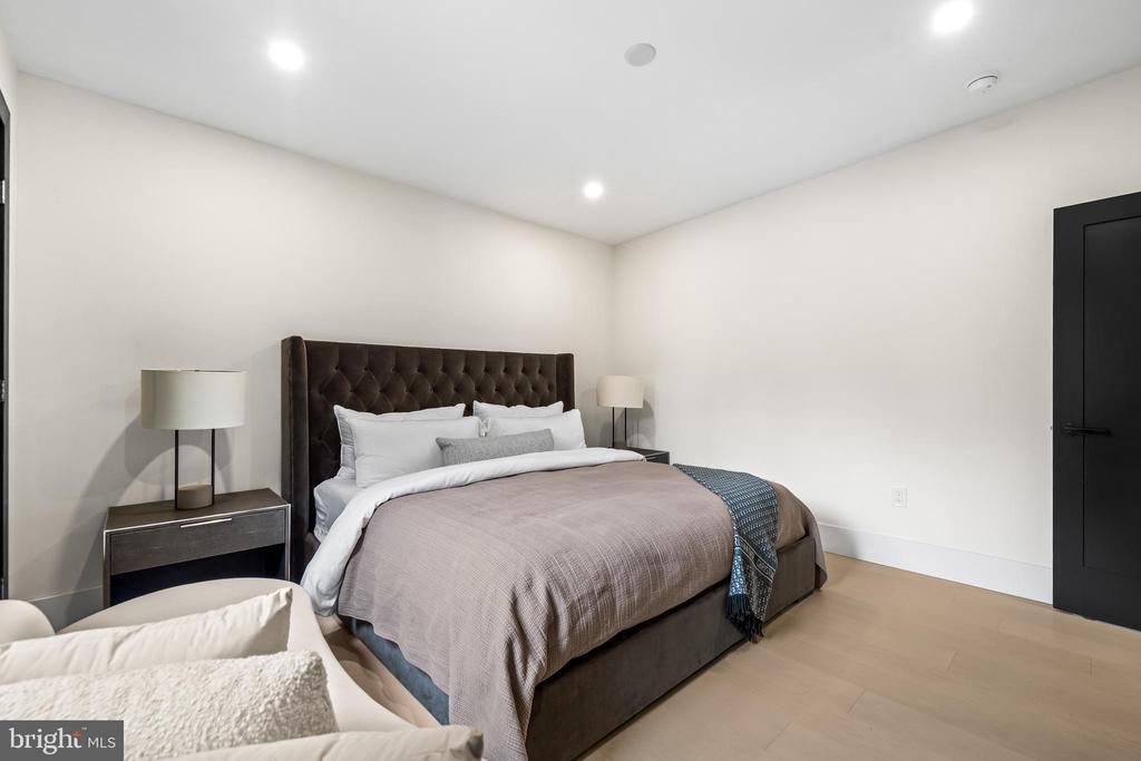 3602 BARBERRY COURT