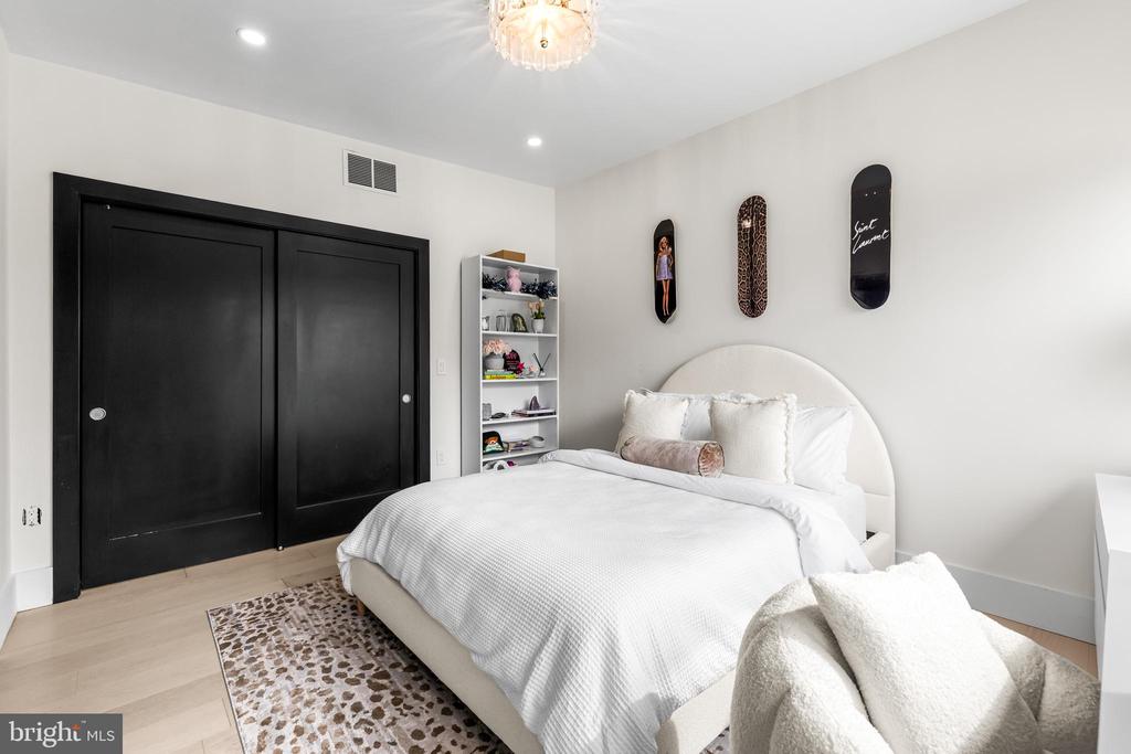 3602 BARBERRY COURT