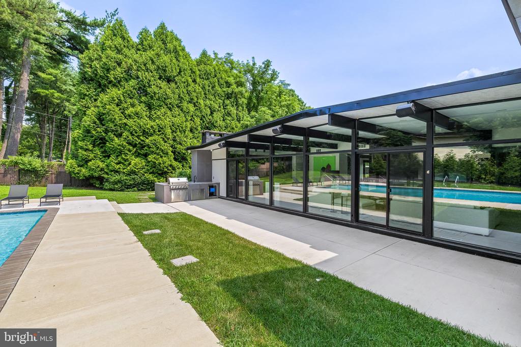 3602 BARBERRY COURT