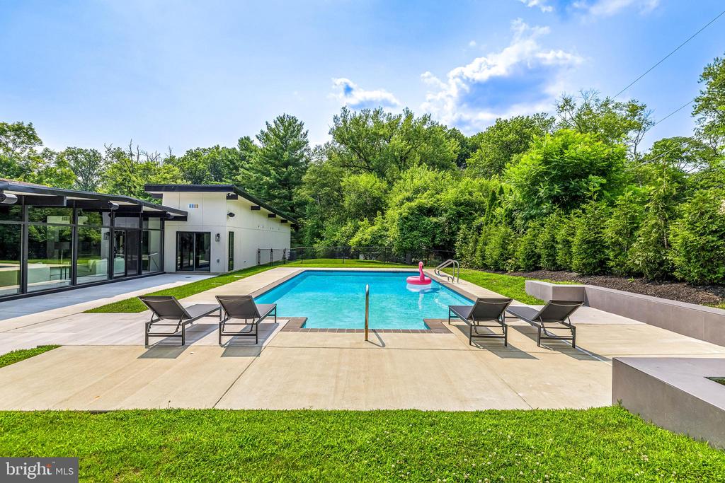 3602 BARBERRY COURT