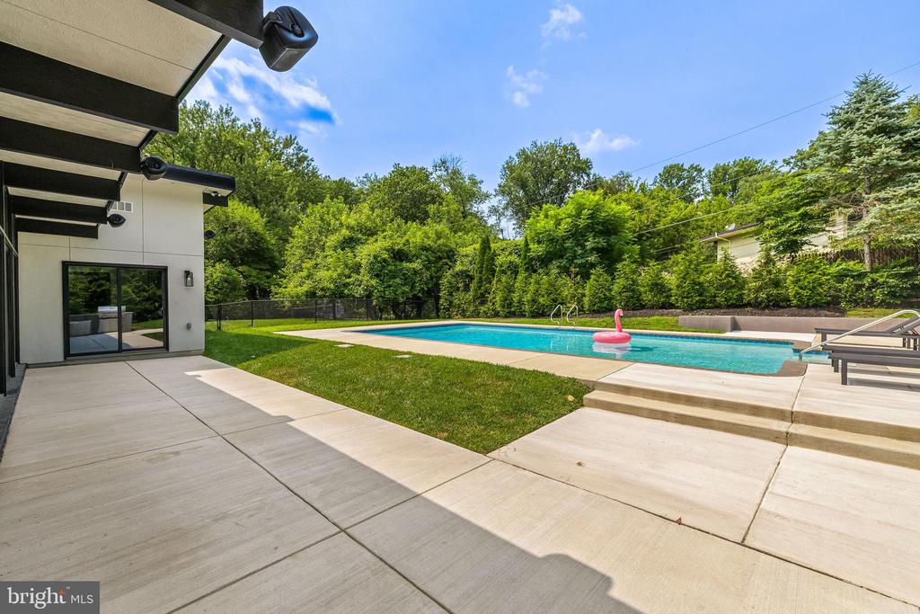 3602 BARBERRY COURT