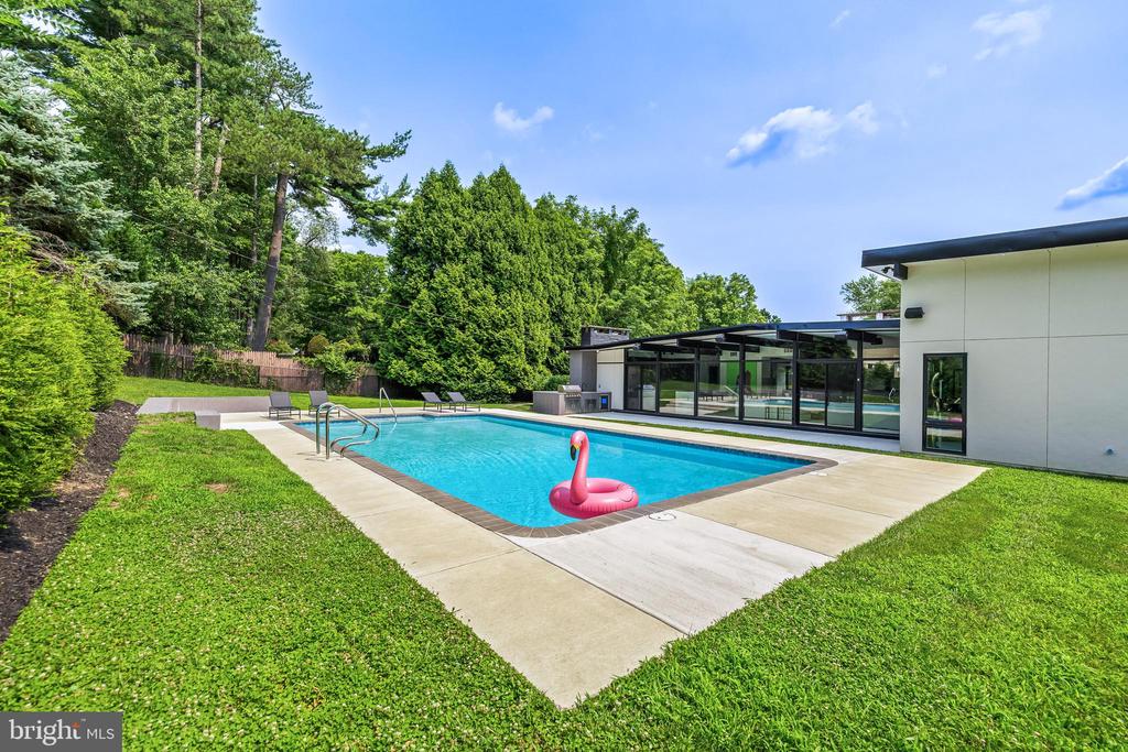 3602 BARBERRY COURT