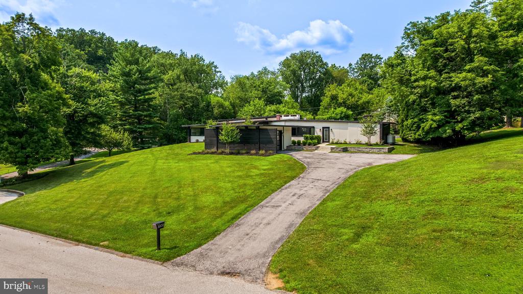 3602 BARBERRY COURT