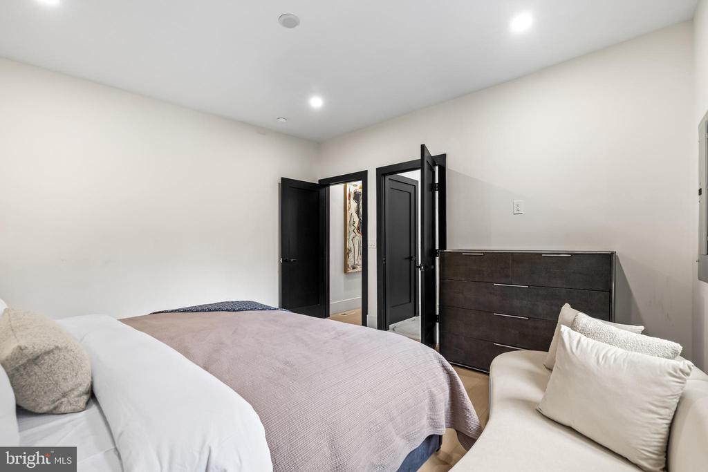 3602 BARBERRY COURT