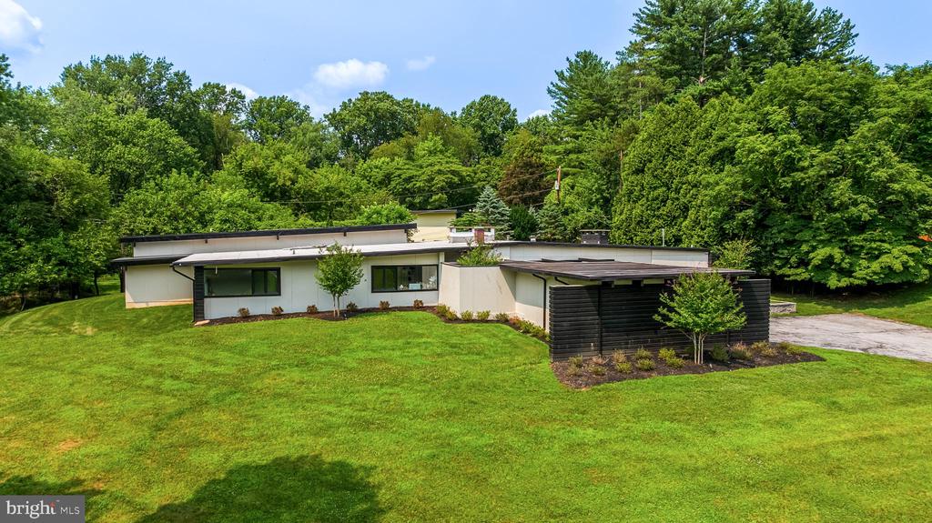 3602 BARBERRY COURT