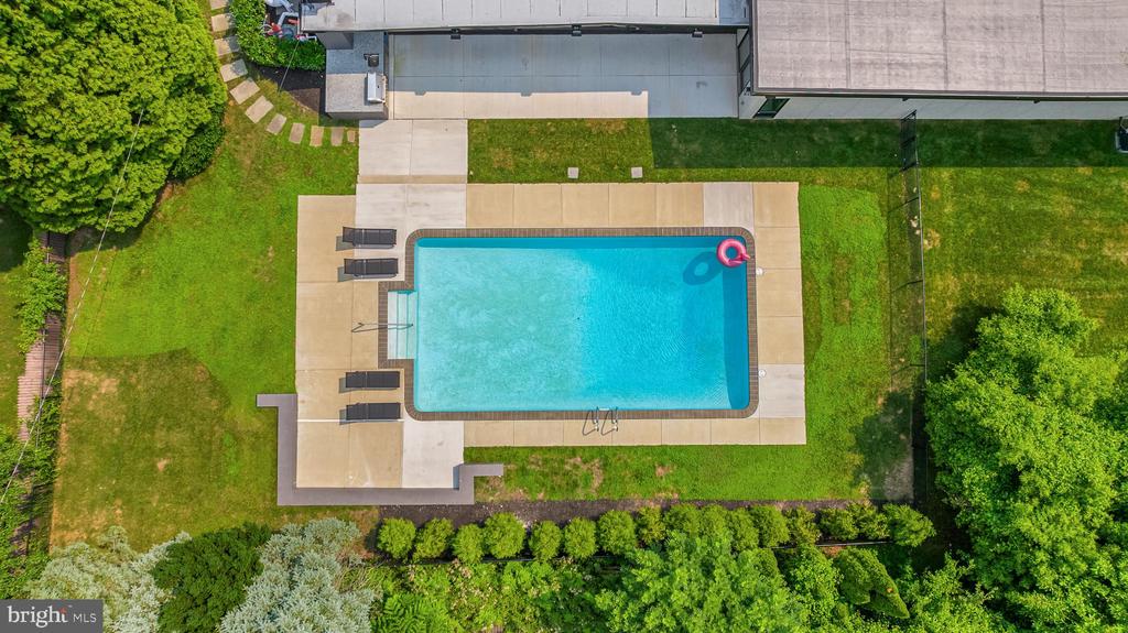 3602 BARBERRY COURT