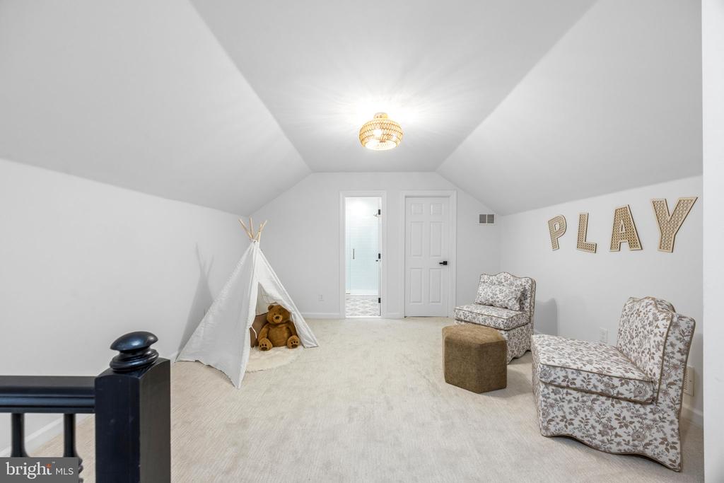 1679 BULLOCK CIRCLE
