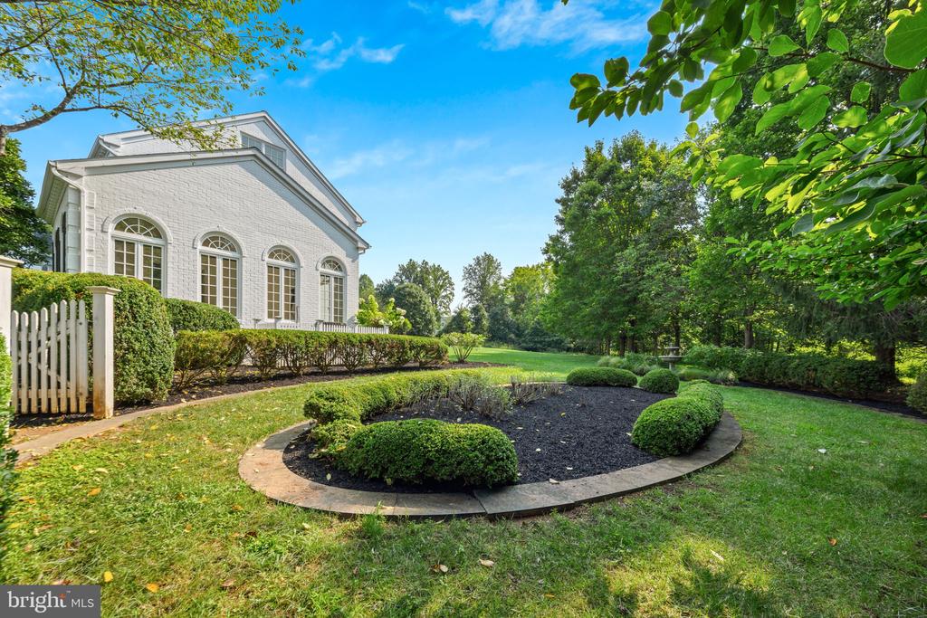 1679 BULLOCK CIRCLE