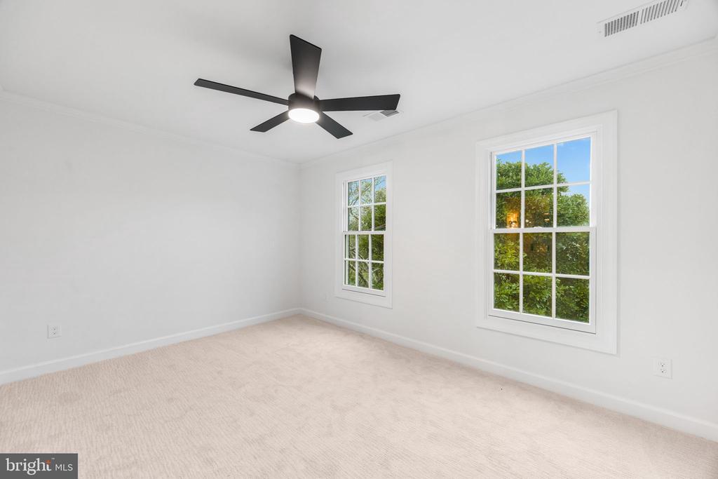 1679 BULLOCK CIRCLE