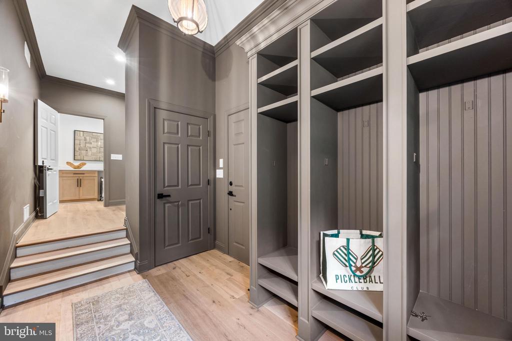 1679 BULLOCK CIRCLE