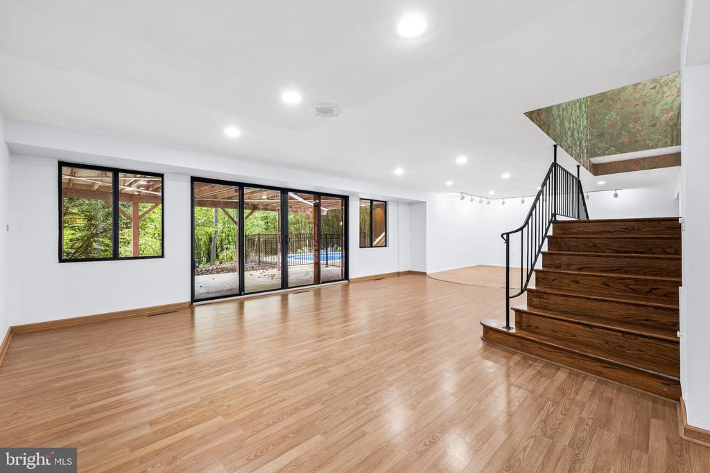 1502 AMESHIRE ROAD
