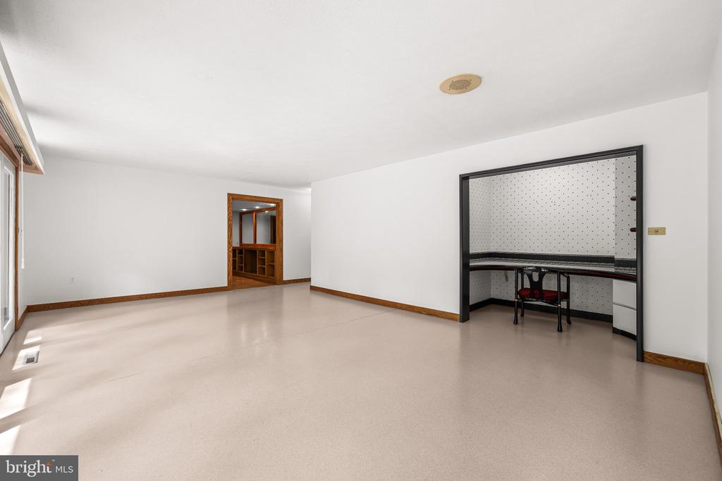1502 AMESHIRE ROAD