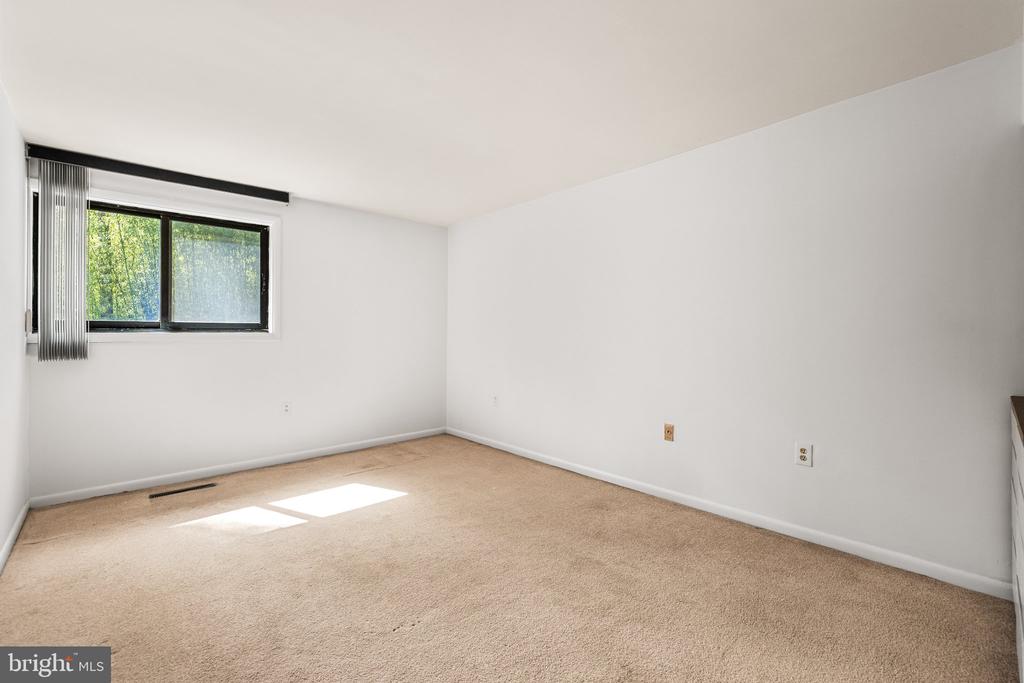 1502 AMESHIRE ROAD