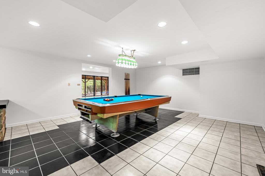 1502 AMESHIRE ROAD