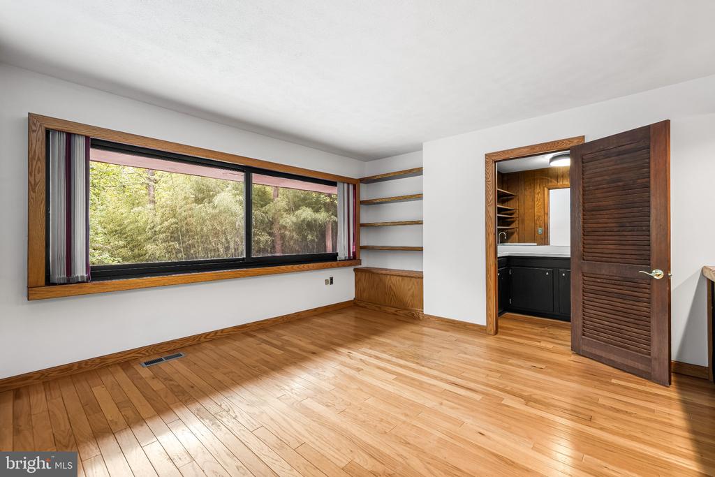 1502 AMESHIRE ROAD