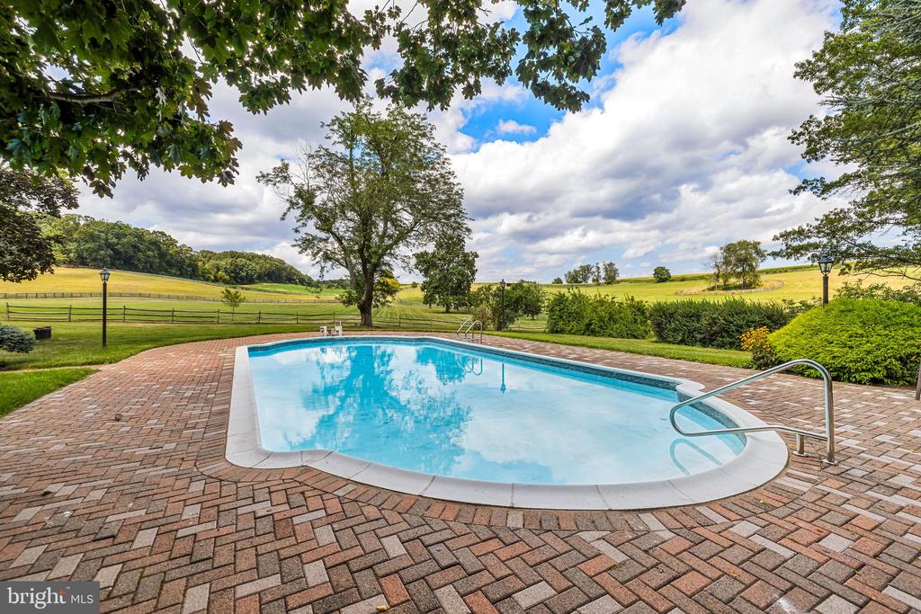 2322 NICODEMUS ROAD
