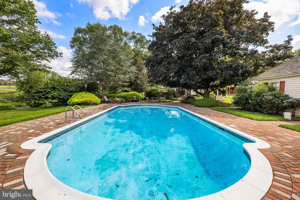 2322 NICODEMUS ROAD