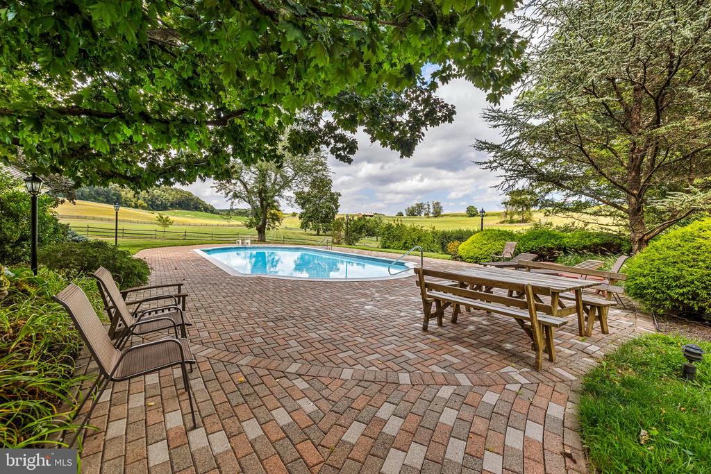 2322 NICODEMUS ROAD