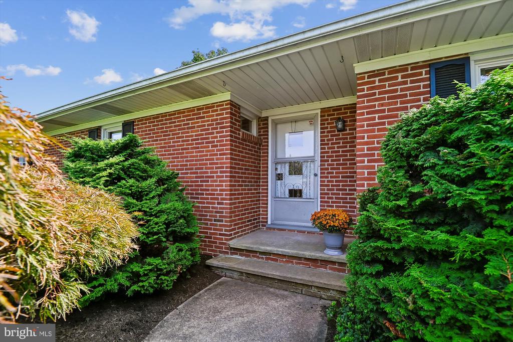 17 BONNIE AVENUE