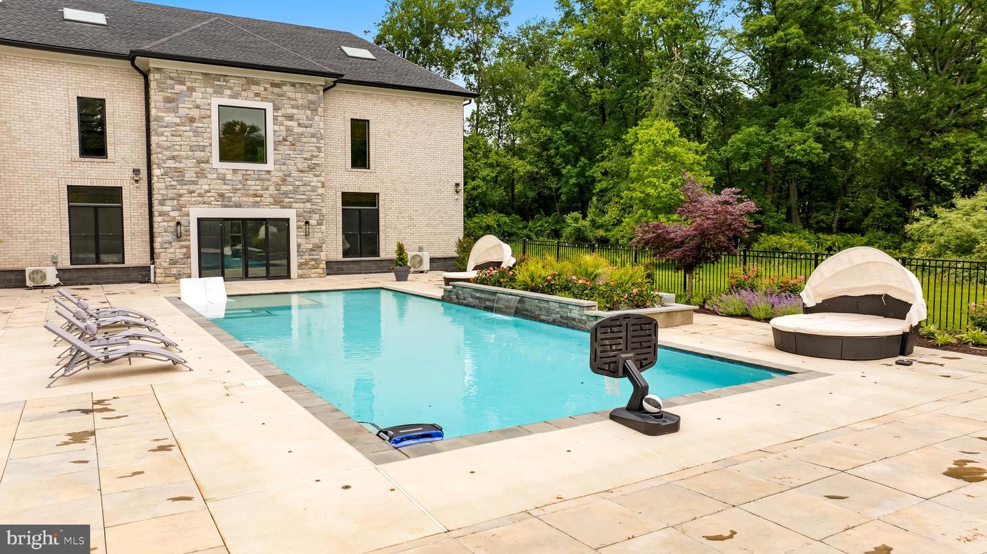 3415 Shady Ln